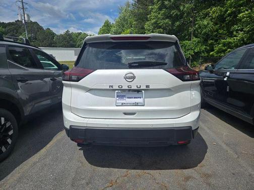 Everest White Pearl 2024 Nissan Rogue S