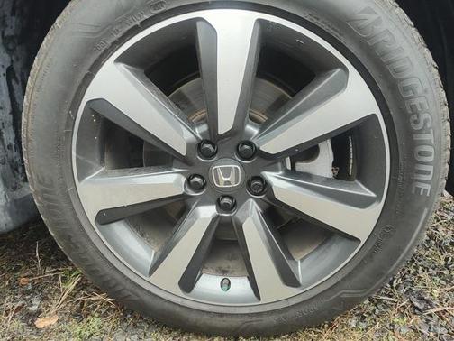 2025 Honda Pilot Touring 8-Passenger