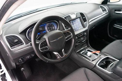2022 Chrysler 300 Touring