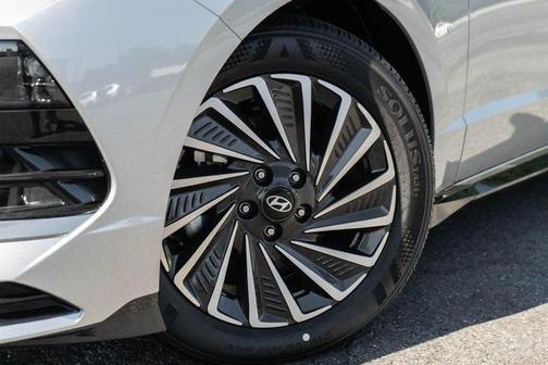 2025 Hyundai SONATA Hybrid SE