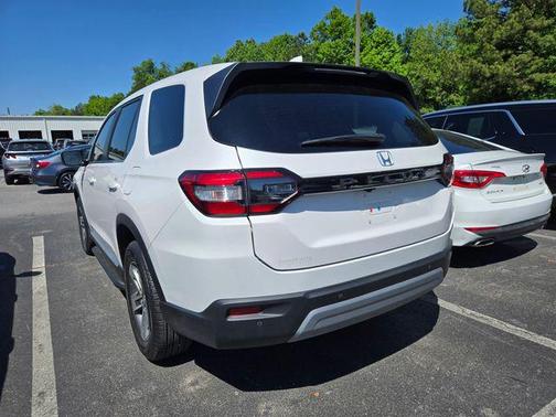 Platinum White Pearl 2024 Honda Pilot EX-L 7 Passenger