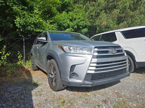 Celestial Silver Metallic 2018 Toyota Highlander LE
