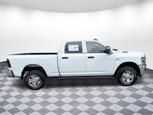 2025 RAM 2500 Tradesman Crew Cab 4x4 6'4' Box
