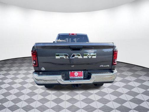 2025 RAM 2500 Tradesman Crew Cab 4x4 8' Box