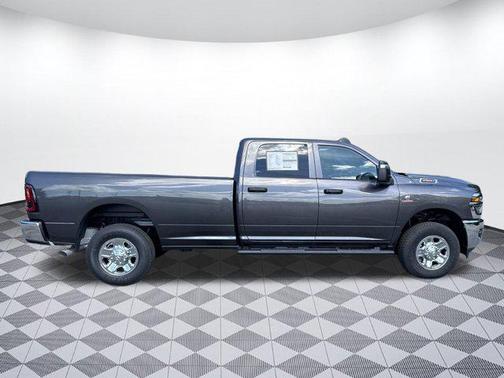 2025 RAM 2500 Tradesman Crew Cab 4x4 8' Box