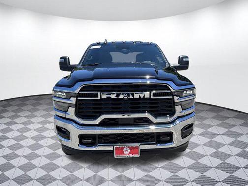2025 RAM 3500 Lone Star Crew Cab 4x4 8' Box