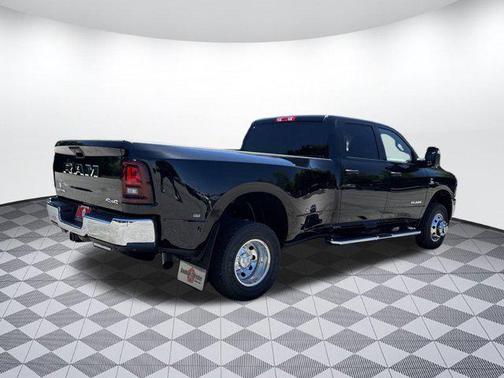 2025 RAM 3500 Lone Star Crew Cab 4x4 8' Box