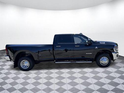 2025 RAM 3500 Lone Star Crew Cab 4x4 8' Box