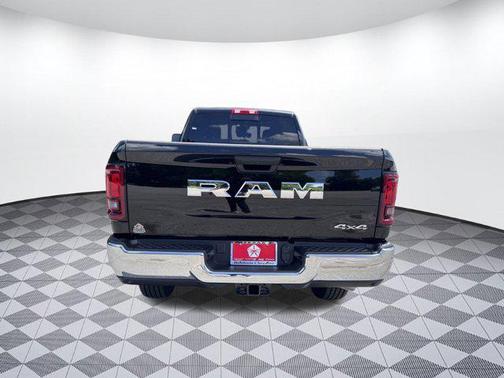 2025 RAM 2500 Tradesman Crew Cab 4x4 8' Box