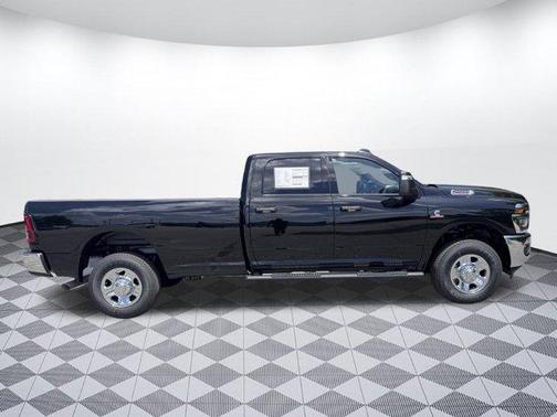 2025 RAM 2500 Tradesman Crew Cab 4x4 8' Box