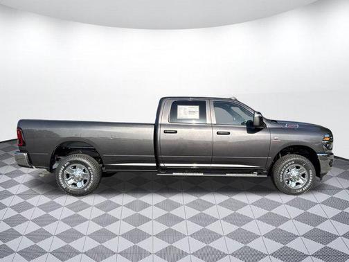 2025 RAM 3500 Tradesman Crew Cab 4x4 8' Box