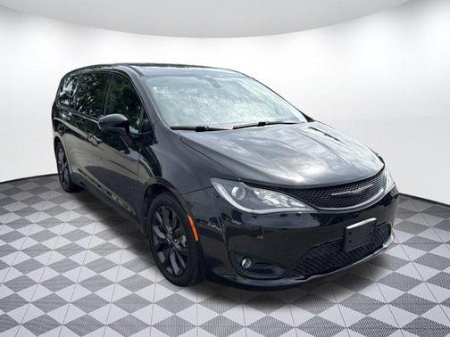 2020 Chrysler Pacifica Touring