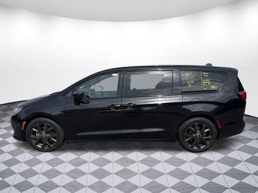 2020 Chrysler Pacifica Touring