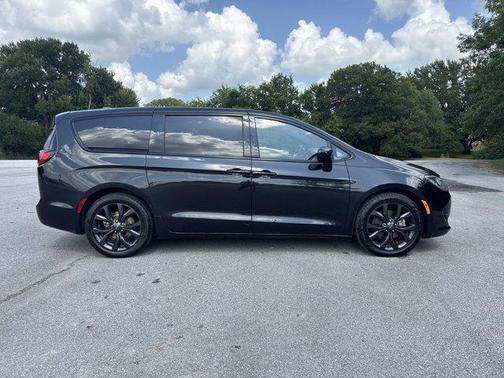 2020 Chrysler Pacifica Touring