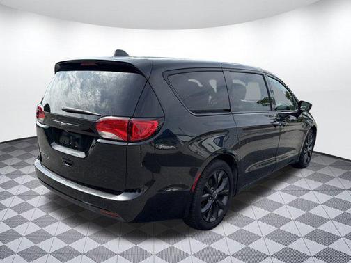 2020 Chrysler Pacifica Touring