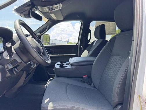 2025 RAM 2500 Tradesman Crew Cab 4x4 6'4' Box