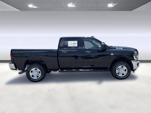2025 RAM 2500 Tradesman Crew Cab 4x4 6'4' Box