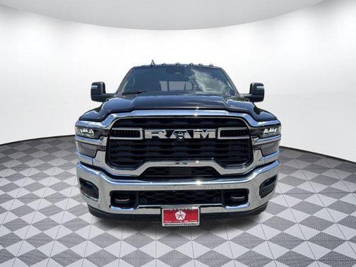 2025 RAM 2500 Tradesman Crew Cab 4x4 6'4' Box