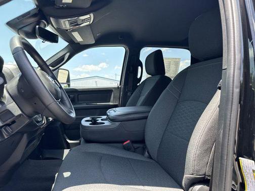 2025 RAM 2500 Tradesman Crew Cab 4x4 6'4' Box