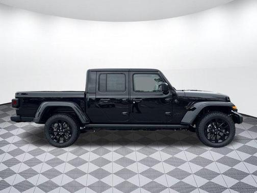 2025 Jeep Gladiator Nighthawk