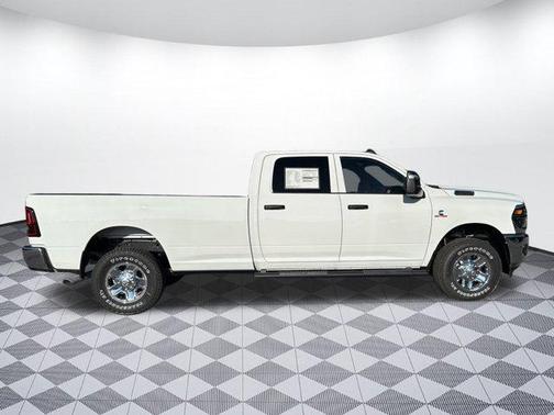 2025 RAM 3500 Tradesman Crew Cab 4x4 8' Box