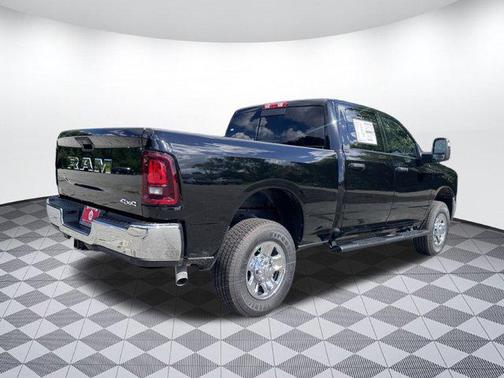 2025 RAM 2500 Tradesman Crew Cab 4x4 6'4' Box