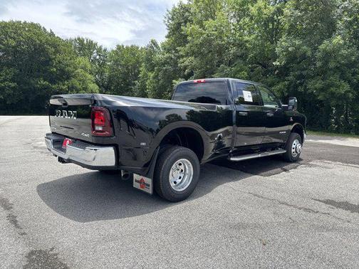 2025 RAM 3500 Lone Star Crew Cab 4x4 8' Box