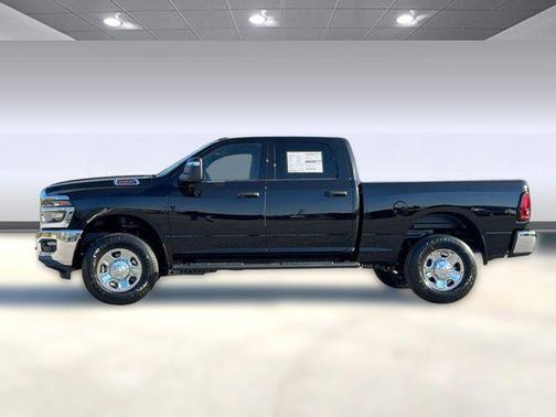 2026 RAM 2500 Tradesman Crew Cab 4x4 6'4' Box