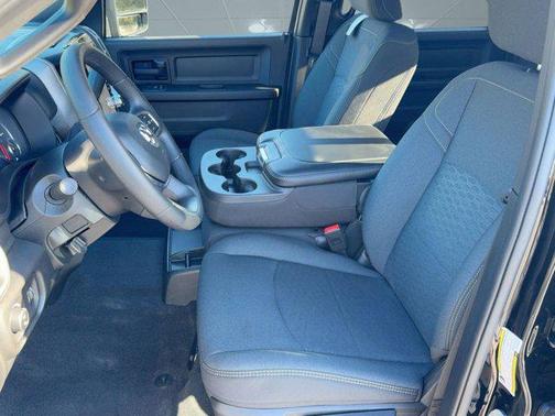 2026 RAM 2500 Tradesman Crew Cab 4x4 6'4' Box