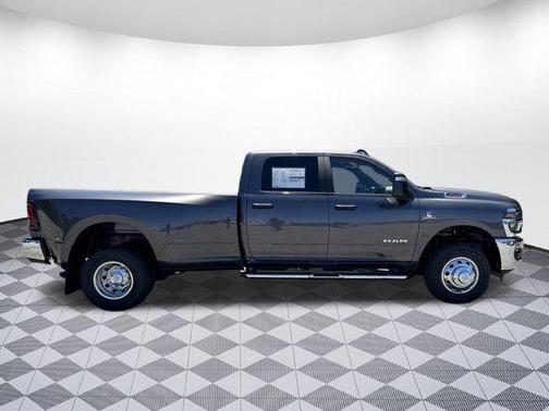 2025 RAM 3500 Lone Star Crew Cab 4x4 8' Box