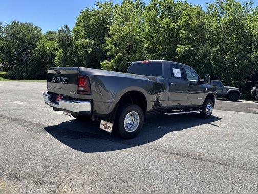 2025 RAM 3500 Lone Star Crew Cab 4x4 8' Box
