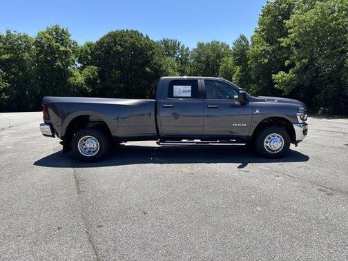 2025 RAM 3500 Lone Star Crew Cab 4x4 8' Box