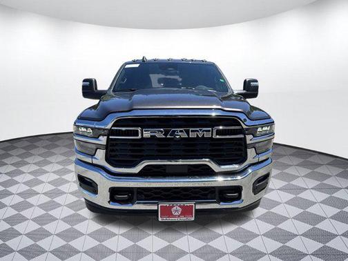 2025 RAM 3500 Lone Star Crew Cab 4x4 8' Box