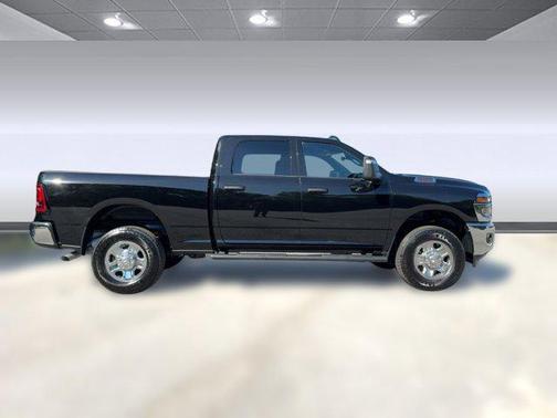 2025 RAM 2500 Tradesman Crew Cab 4x4 6'4' Box