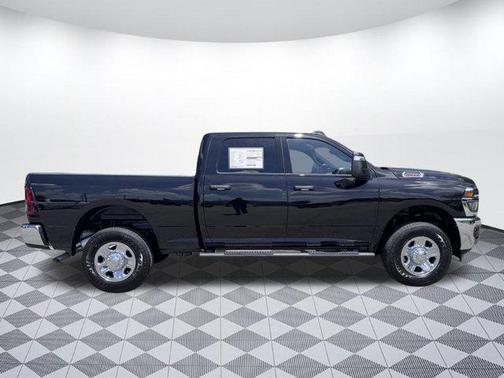 2025 RAM 2500 Tradesman Crew Cab 4x4 6'4' Box