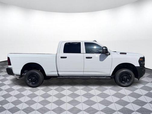 2025 RAM 2500 Tradesman Crew Cab 4x4 6'4' Box