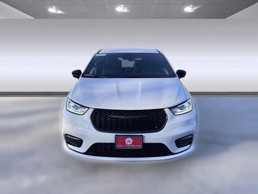 2024 Chrysler Pacifica Hybrid S Appearance Pkg