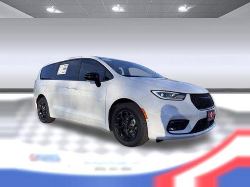 2024 Chrysler Pacifica Hybrid S Appearance Pkg