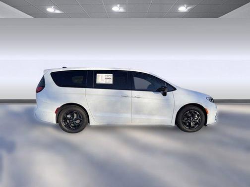 2024 Chrysler Pacifica Hybrid S Appearance Pkg