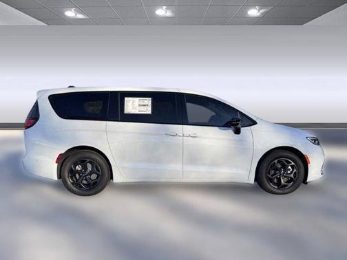 2024 Chrysler Pacifica Hybrid S Appearance Pkg