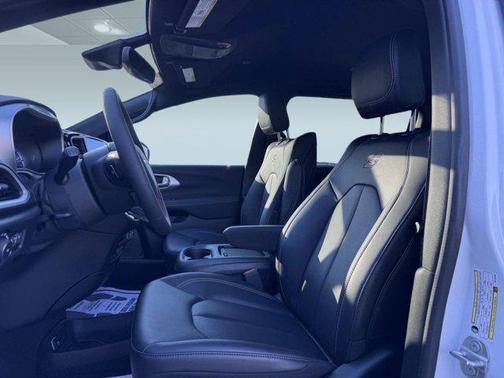 2024 Chrysler Pacifica Hybrid S Appearance Pkg