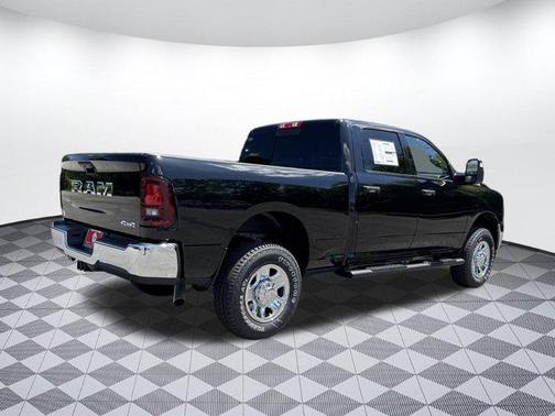 2025 RAM 2500 Tradesman Crew Cab 4x4 6'4' Box
