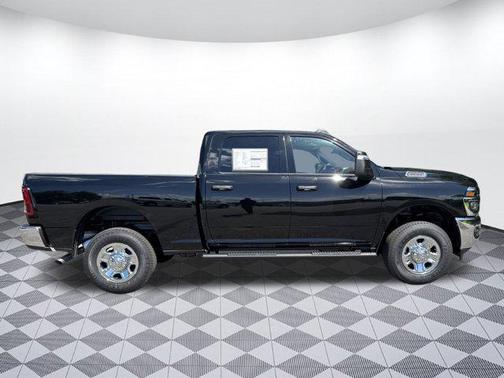 2025 RAM 2500 Tradesman Crew Cab 4x4 6'4' Box