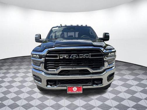 2025 RAM 2500 Tradesman Crew Cab 4x4 6'4' Box