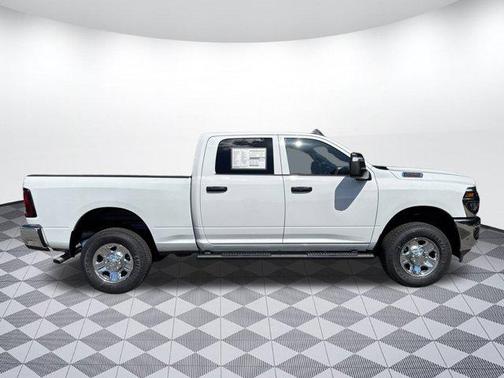 2025 RAM 2500 Tradesman Crew Cab 4x4 6'4' Box