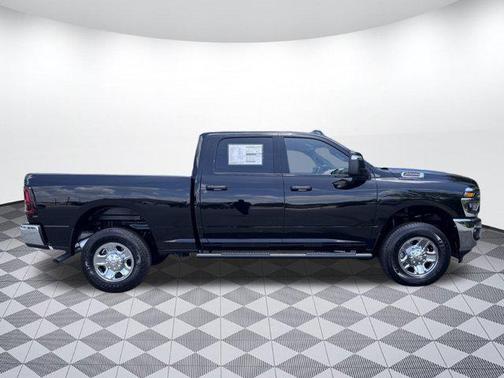 2025 RAM 2500 Tradesman Crew Cab 4x4 6'4' Box
