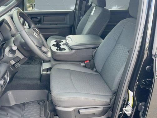 2026 RAM 2500 Tradesman Crew Cab 4x4 6'4' Box