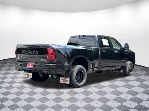 2025 RAM 3500 Big Horn Crew Cab 4x4 8' Box