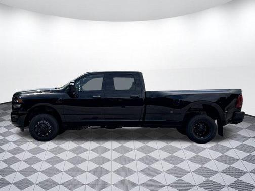 2025 RAM 3500 Big Horn Crew Cab 4x4 8' Box