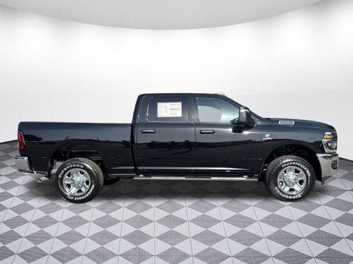 2025 RAM 2500 Tradesman Crew Cab 4x4 6'4' Box